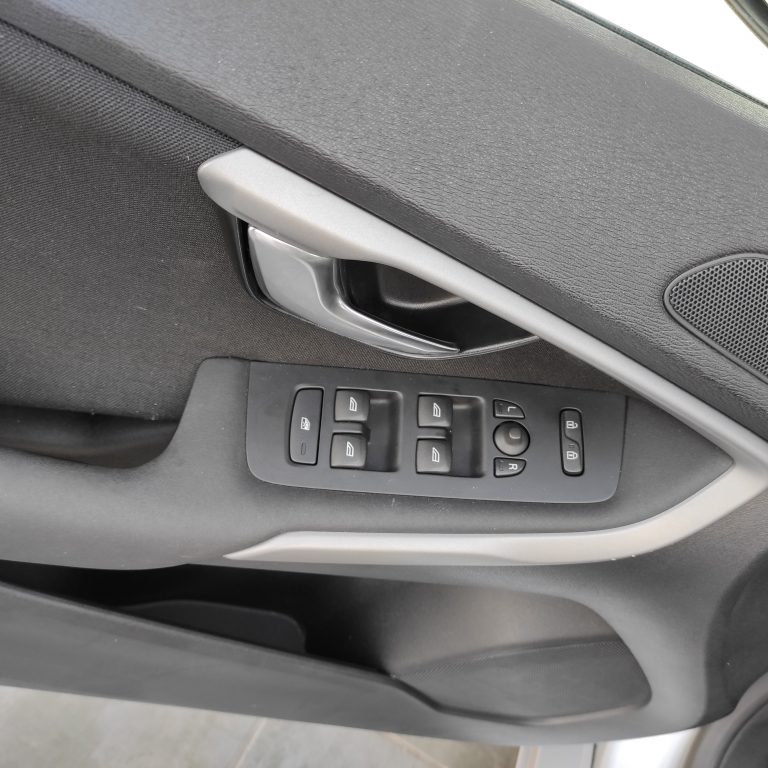 VOLVO V40 1.6 D2 AUTOMÁTICO KINETIC