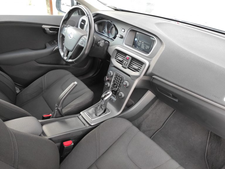 VOLVO V40 1.6 D2 AUTOMÁTICO KINETIC
