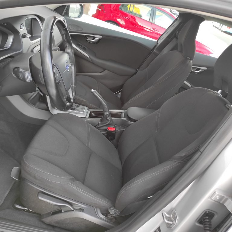 VOLVO V40 1.6 D2 AUTOMÁTICO KINETIC