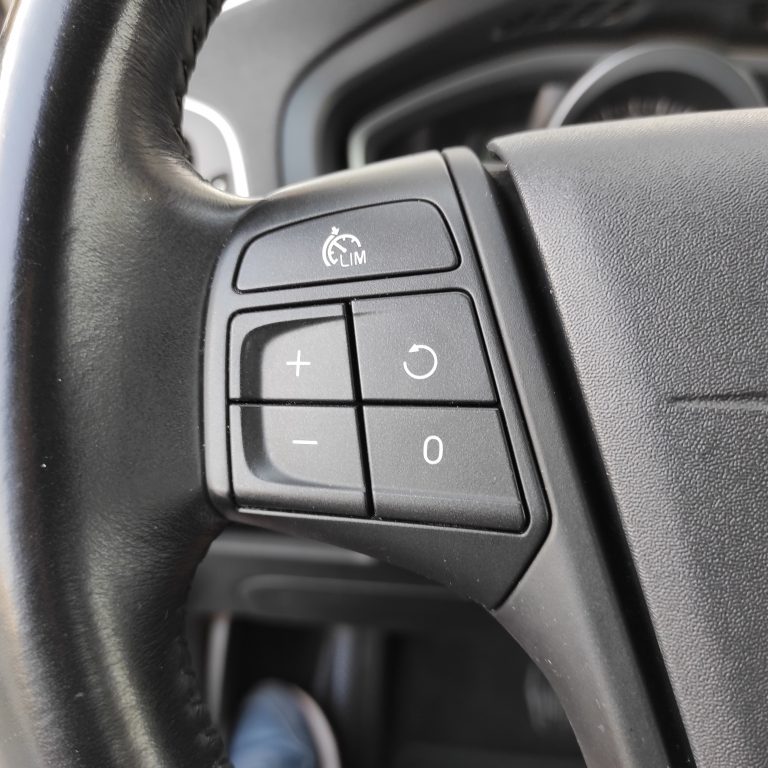 VOLVO V40 1.6 D2 AUTOMÁTICO KINETIC