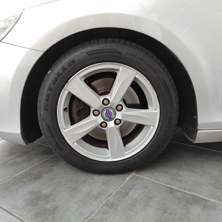 VOLVO V40 1.6 D2 AUTOMÁTICO KINETIC